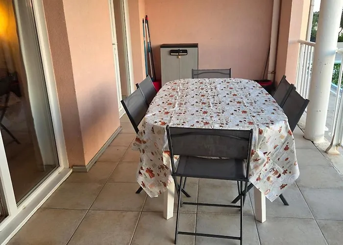 4 A 6 Personnes Le Fripouille